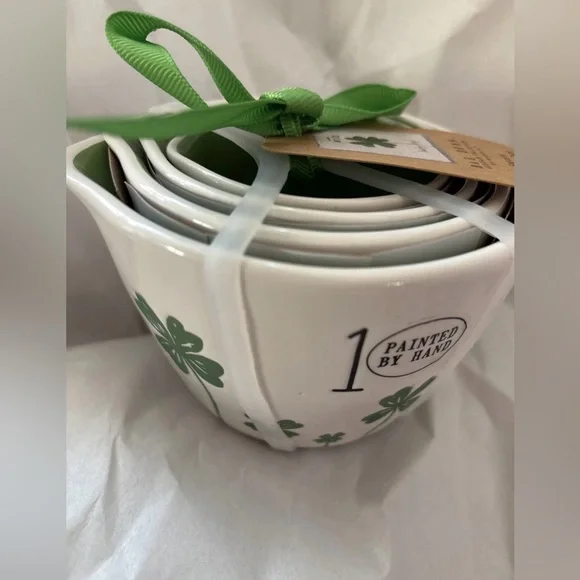 Rae Dunn St Patrick’s Day Measuring Cup Set Shamrock 4 Leaf Clover Hand Painted - Picture 2 of 3